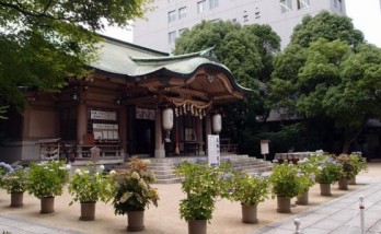 坐摩神社